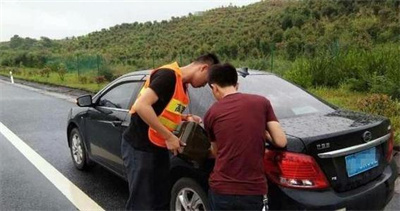  赣州道路救援告诉您汽车在路上没油该怎么办？